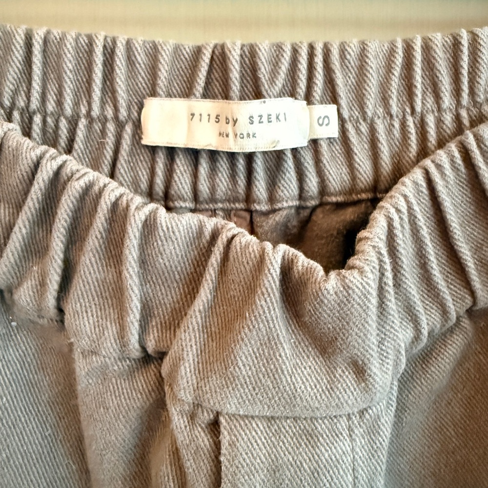 7115 by Szeki NYC Relaxed Elastic Waist Pants in Gray - Picture 3 of 11